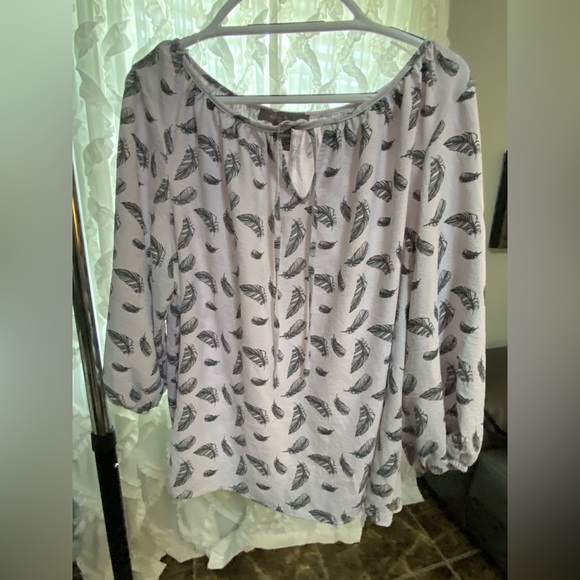 Olivia & Martin White Feathers Top-1x - Picture 1 of 7